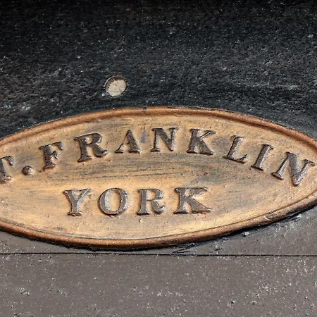 The Power House Tatil Evi Loftus